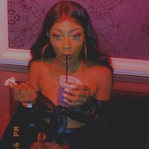 Meet your Posher, Daniqua